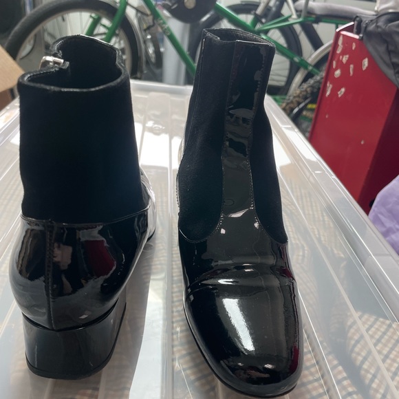 SAINT LAURENT LEATHER ZIP ANKLE BOOTS - Picture 11 of 12